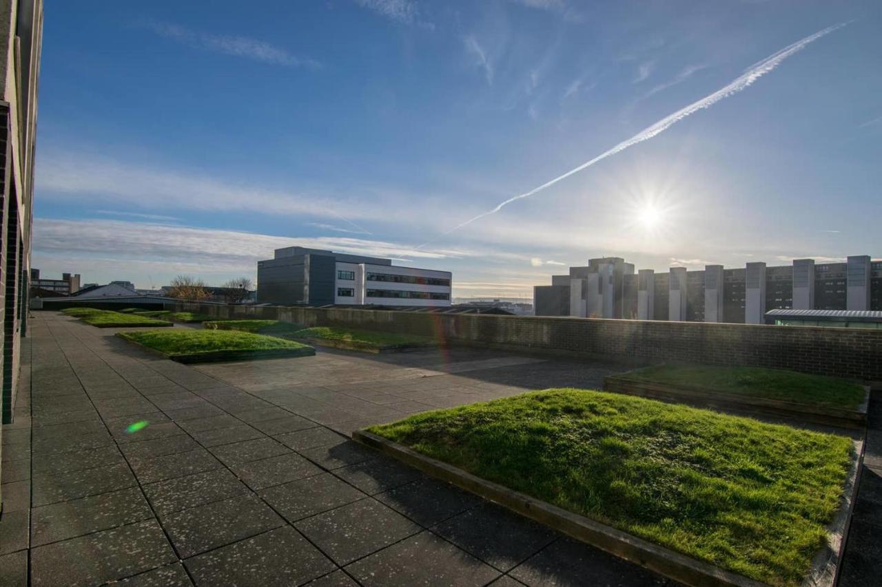 Modern 2 Bed Apartment, Next To Hydro And Secc! غلاسغو المظهر الخارجي الصورة