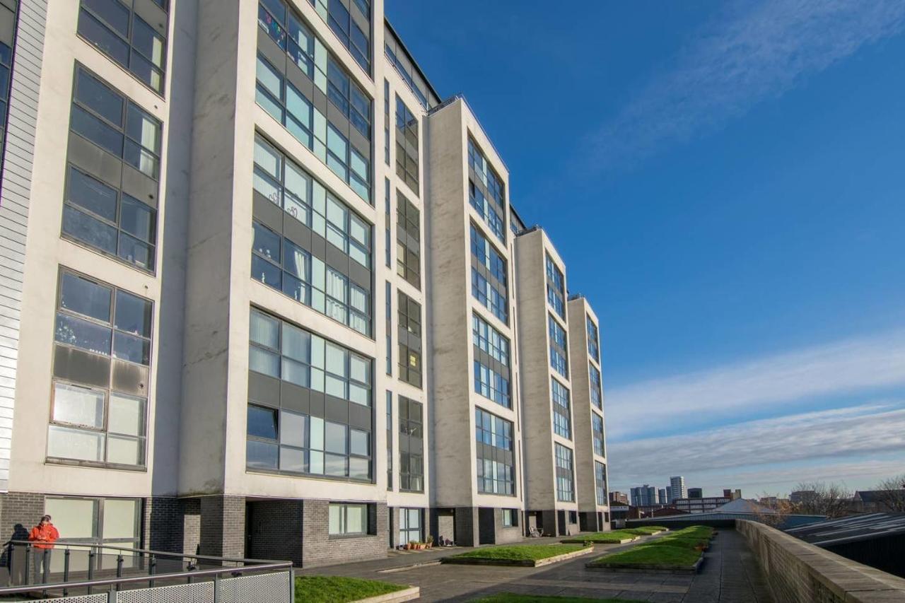 Modern 2 Bed Apartment, Next To Hydro And Secc! غلاسغو المظهر الخارجي الصورة