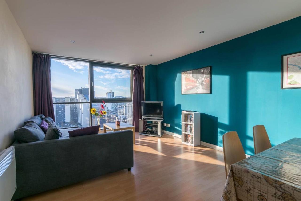 Modern 2 Bed Apartment, Next To Hydro And Secc! غلاسغو المظهر الخارجي الصورة