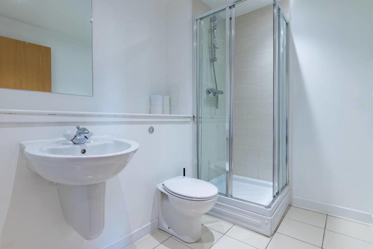 Modern 2 Bed Apartment, Next To Hydro And Secc! غلاسغو المظهر الخارجي الصورة